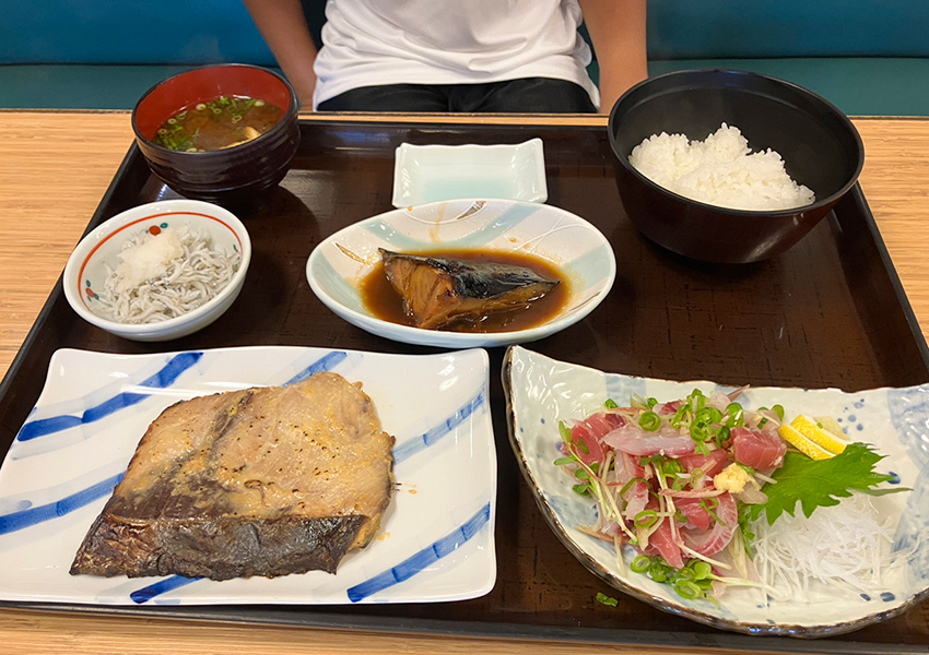 魚太郎_トラック冷麺スタンド