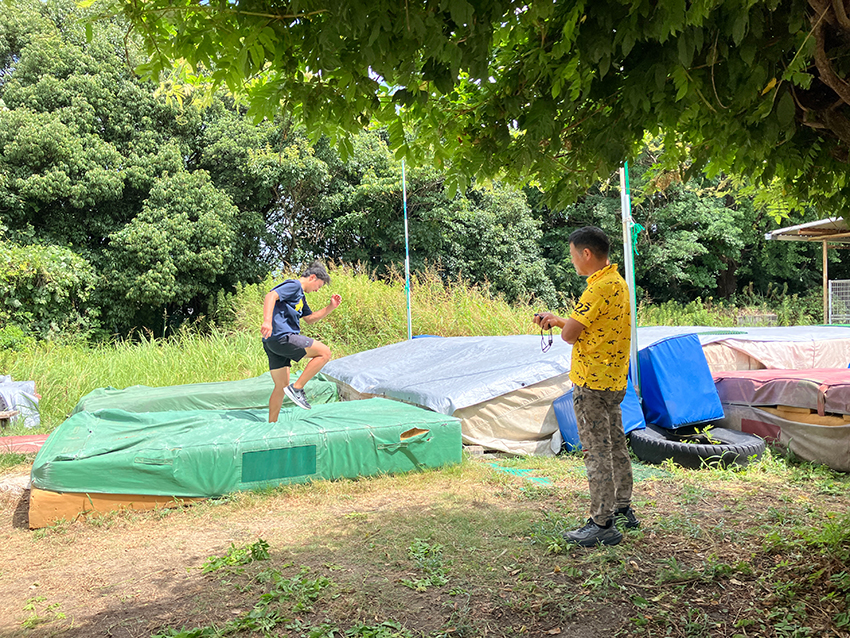 男子棒高跳び